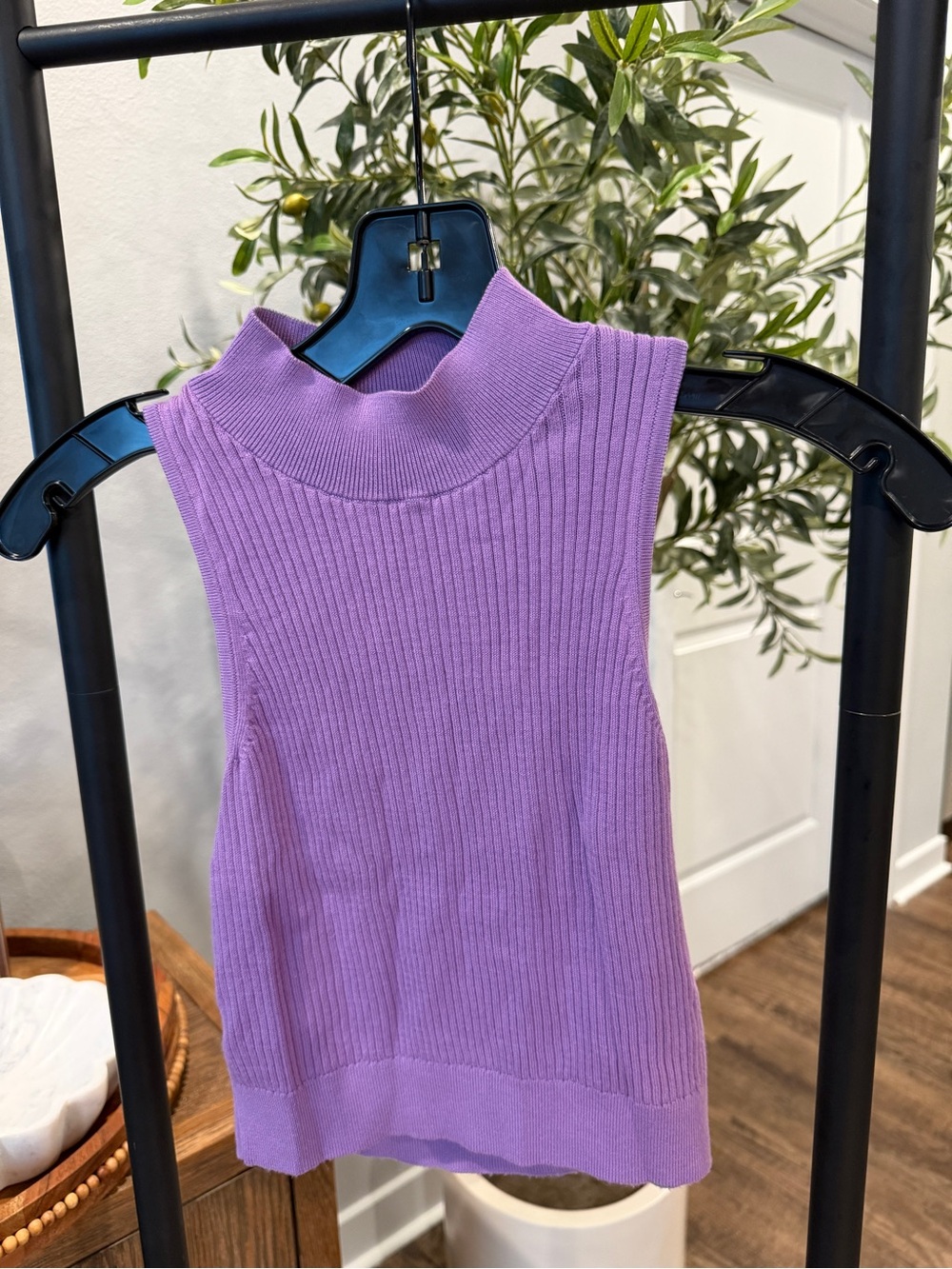 Uniqlo Ribbed Mock Neck Tank Top in Lilac